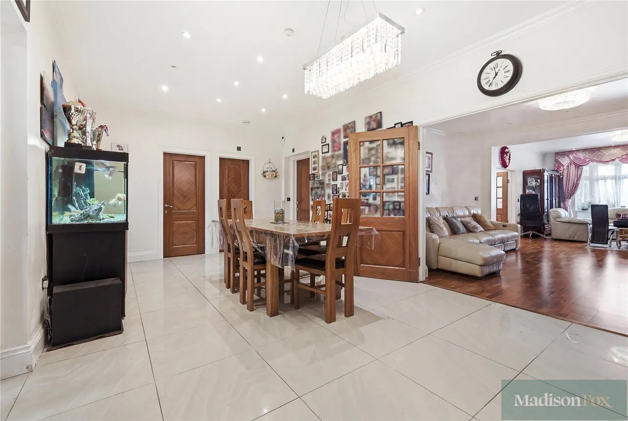 Manor Road, Chigwell, IG7, photo 9