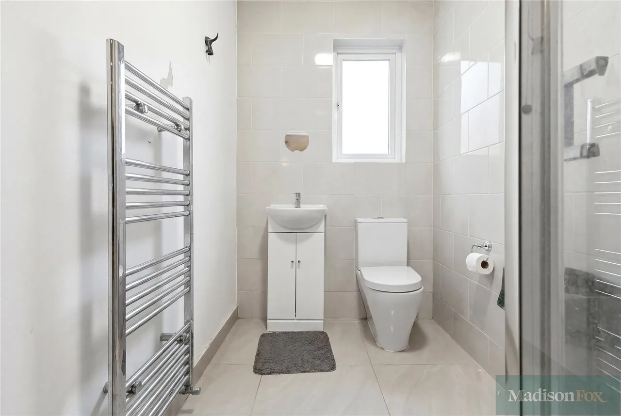 Manor Road, Chigwell, IG7, photo 12