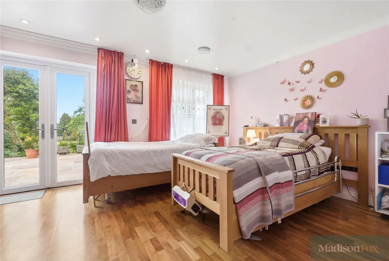 Manor Road, Chigwell, IG7, photo 11