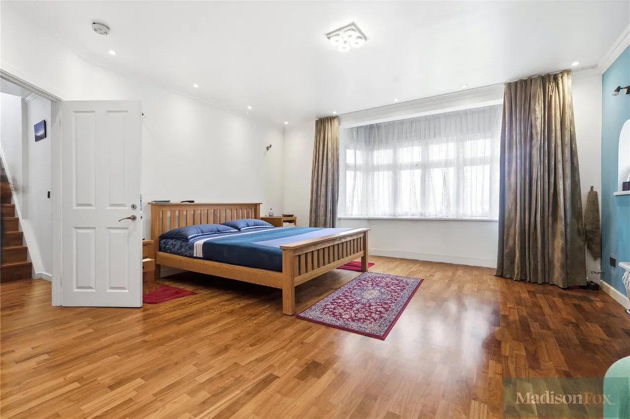 Manor Road, Chigwell, IG7, photo 31