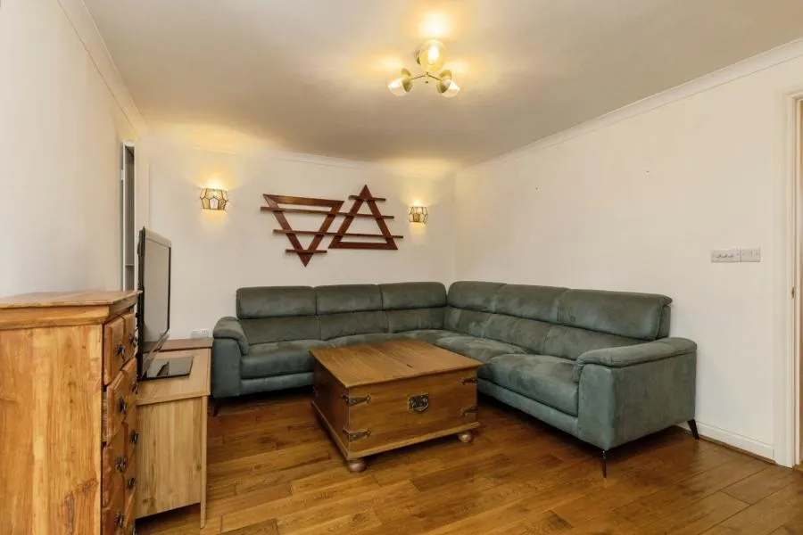 Bristol Road, Hambrook, BS16, photo 5