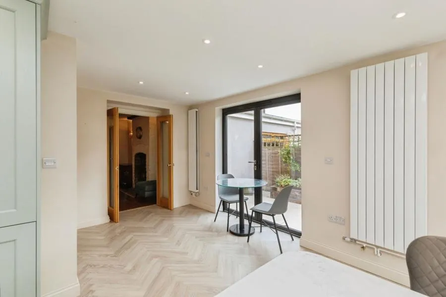 Bristol Road, Hambrook, BS16, photo 4