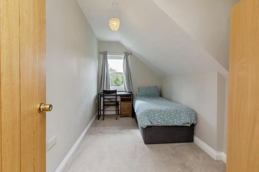 Bristol Road, Hambrook, BS16, photo 12