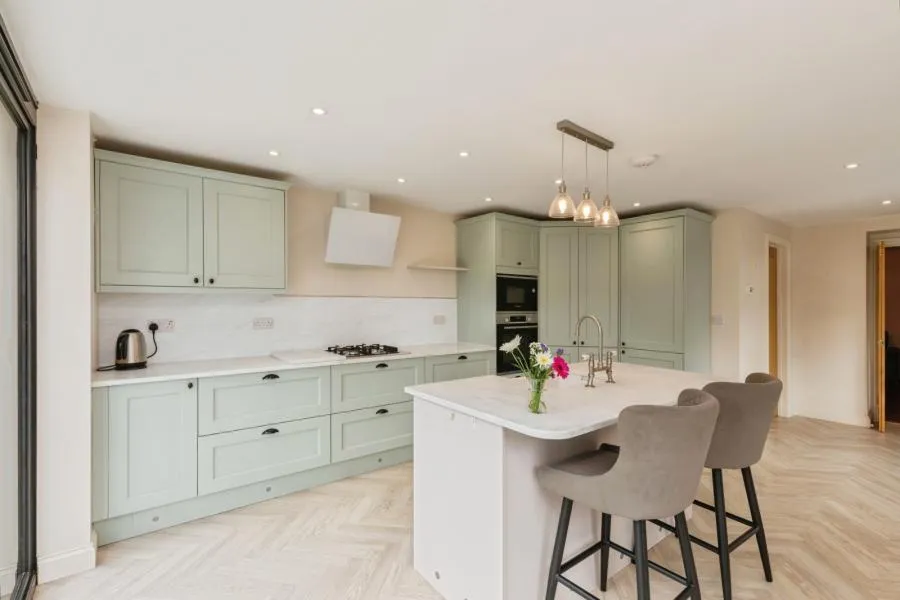 Bristol Road, Hambrook, BS16, photo 2