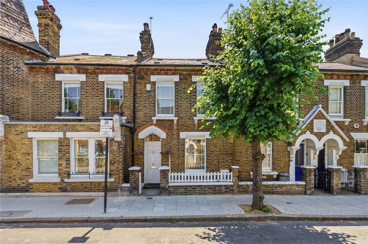 2 bed house for sale, Eversleigh Road, London, SW11