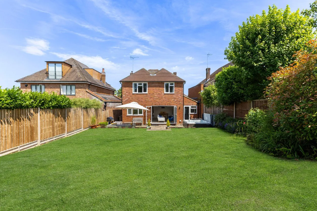 4 bed house for sale — Mayfield Close, Harpenden, Hertfordshire, AL5 3LG