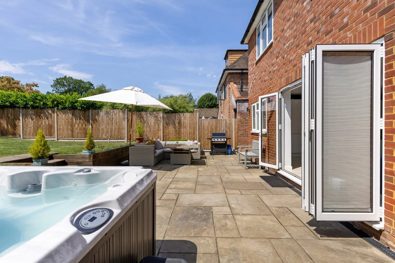 Mayfield Close, Harpenden, Hertfordshire, AL5 3LG, photo 4