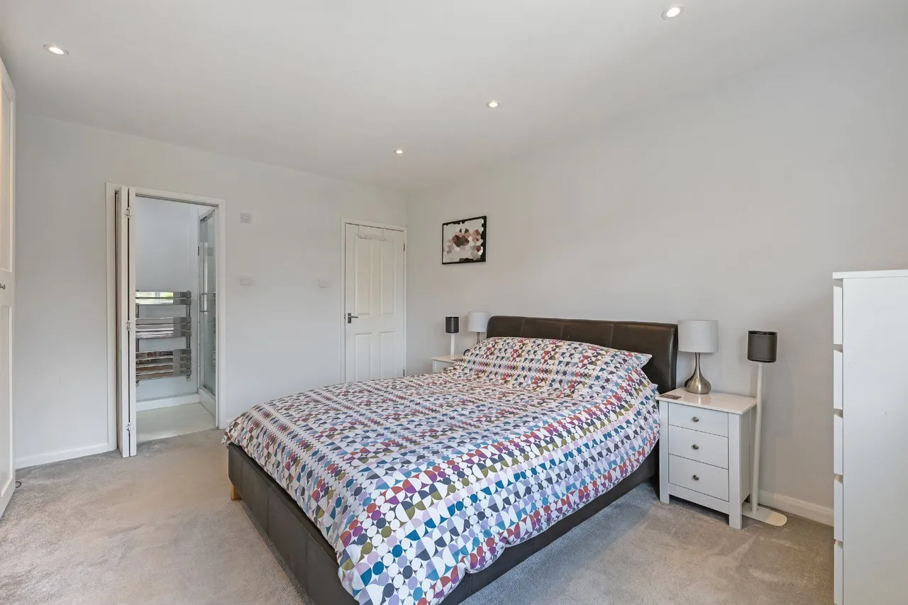 Mayfield Close, Harpenden, Hertfordshire, AL5 3LG, photo 9