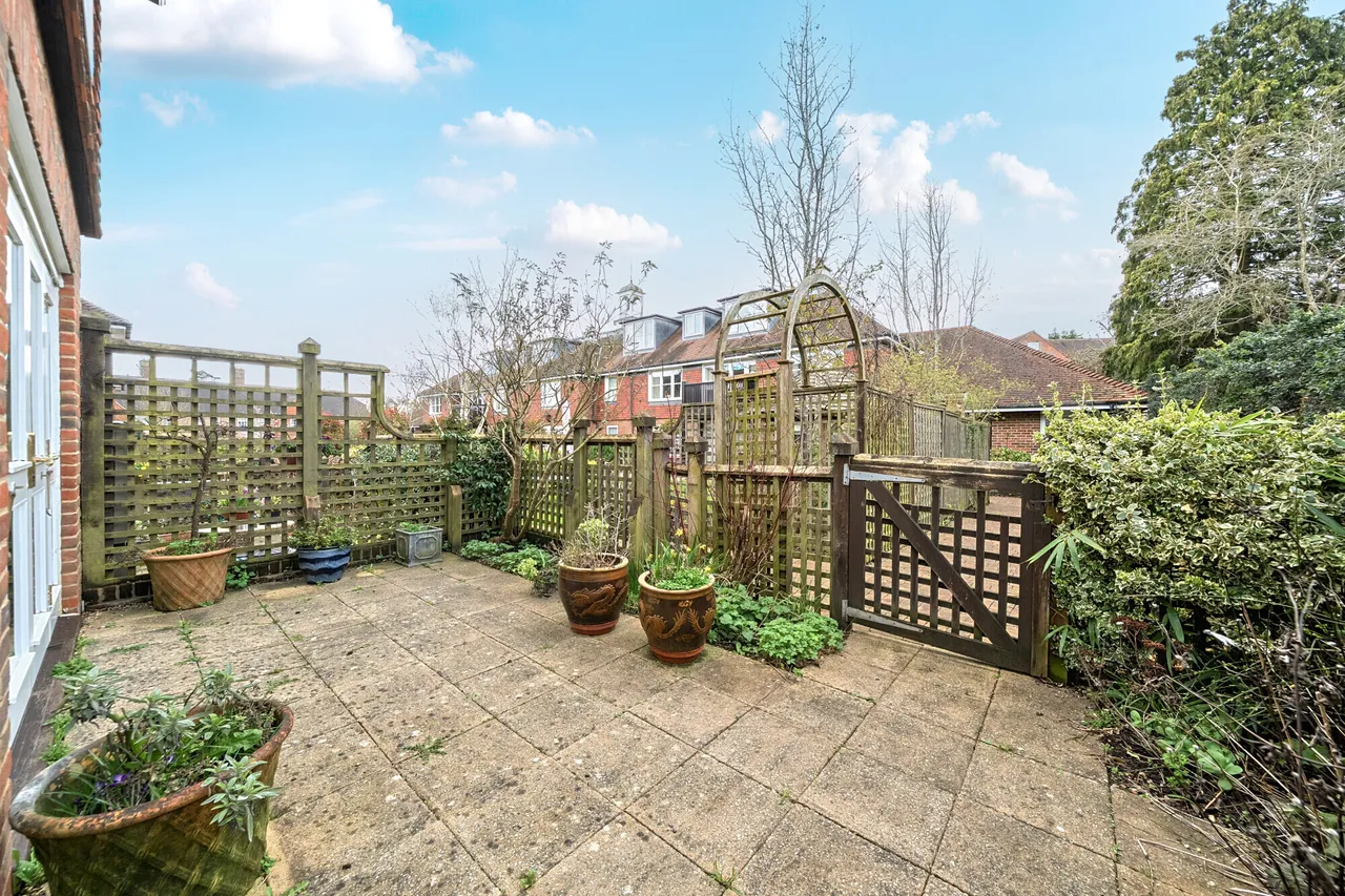 St. Marys Court, Beaconsfield, HP9, photo 7