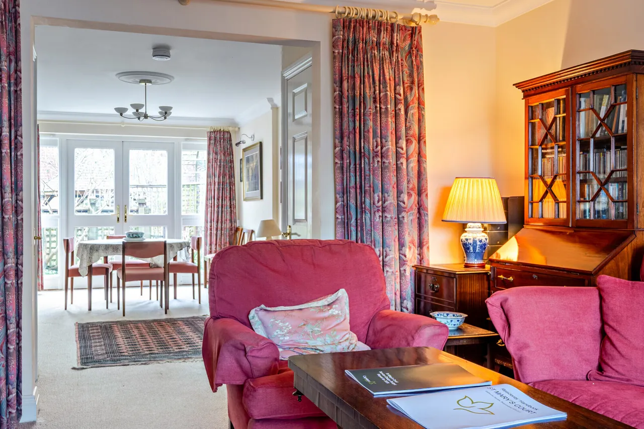 St. Marys Court, Beaconsfield, HP9, photo 9