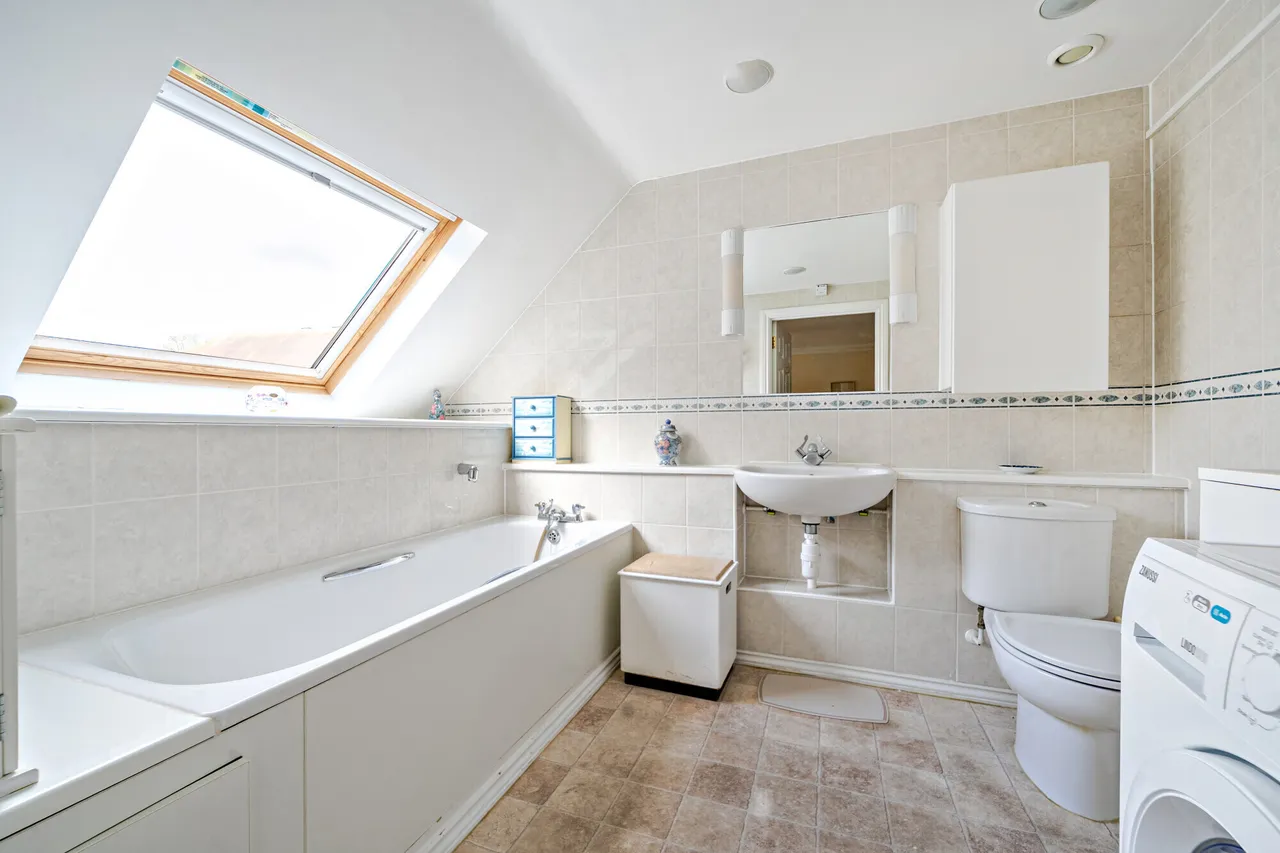 St. Marys Court, Beaconsfield, HP9, photo 12