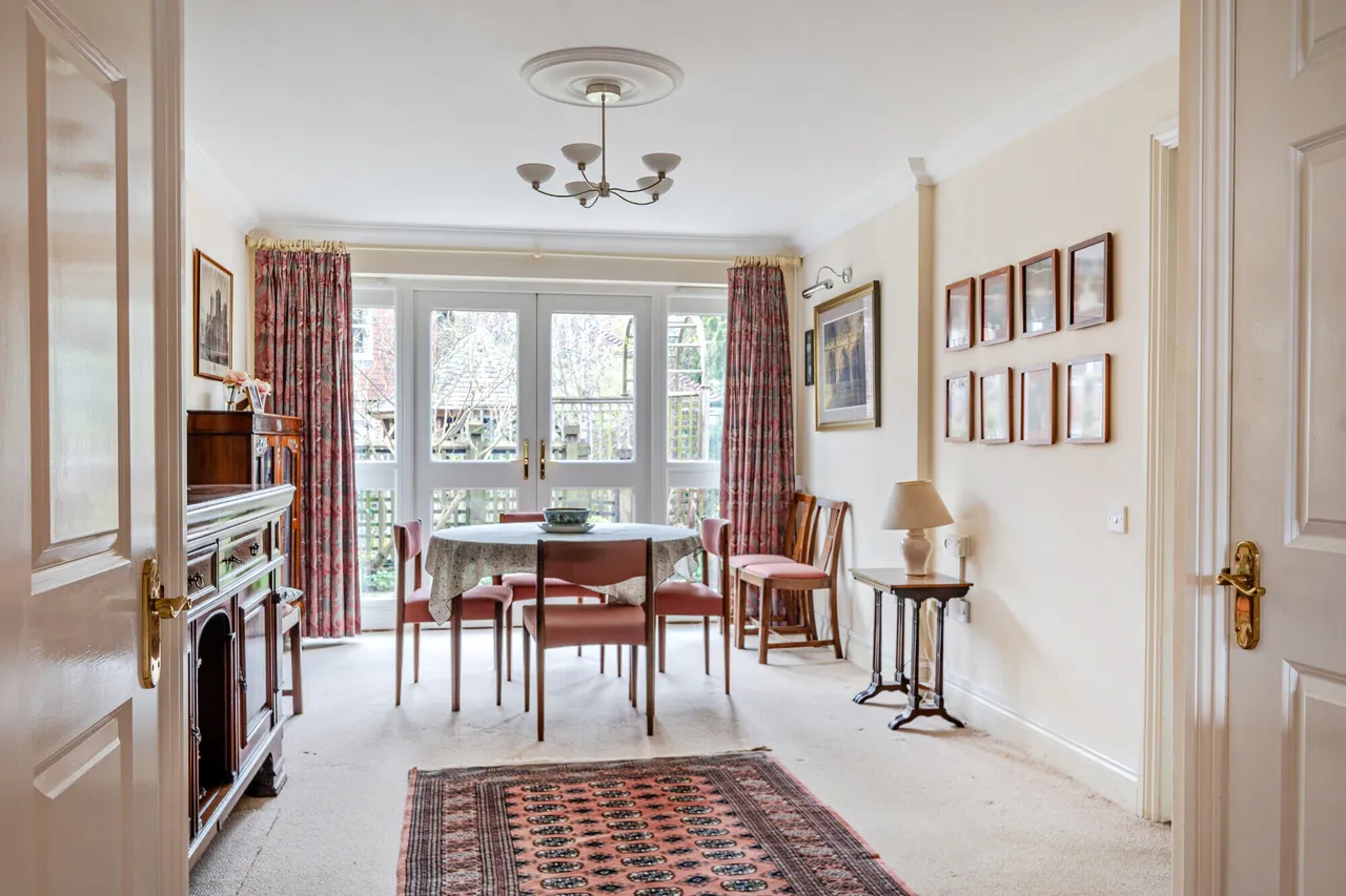 St. Marys Court, Beaconsfield, HP9, photo 5