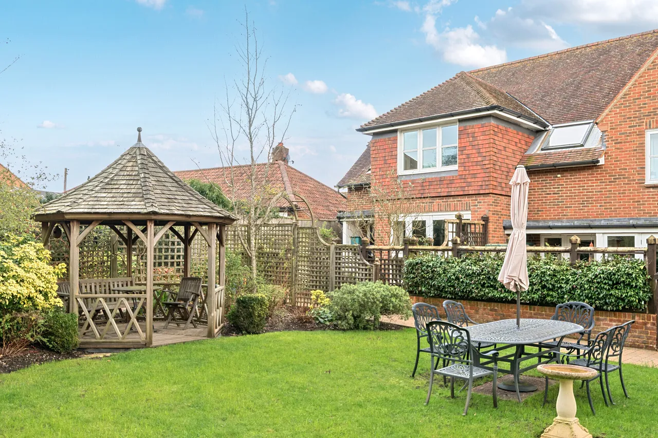 2 bed house for sale — St. Marys Court, Beaconsfield, HP9