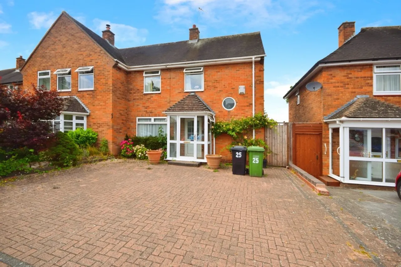 3 bed house for sale — Blenheim Road, Shirley