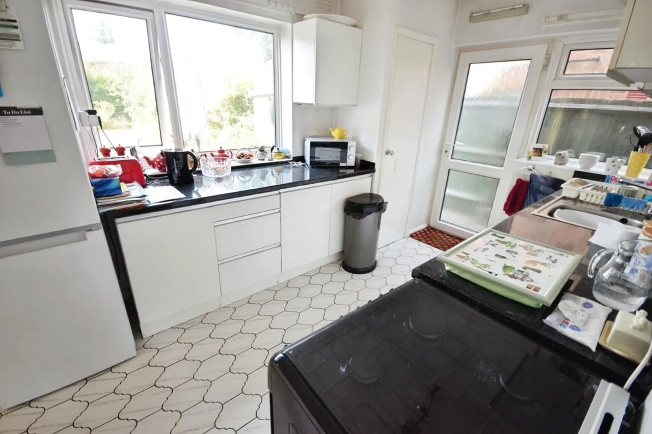 Blenheim Road, Shirley, photo 7