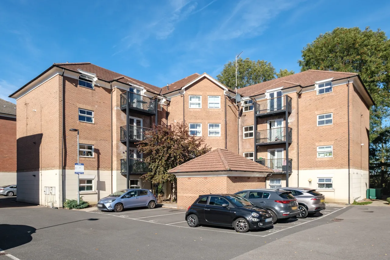 2 bed flat for sale, Coppetts Road, London, N10