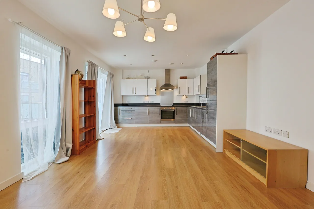 2 bed flat for sale — 5 Park Royal, London