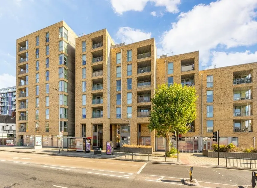 2 bed flat to rent, Ealing Road, Wembley, HA0