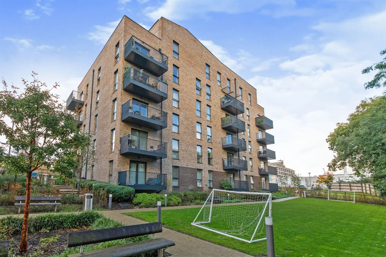 Riverwell Close, Watford, photo 3