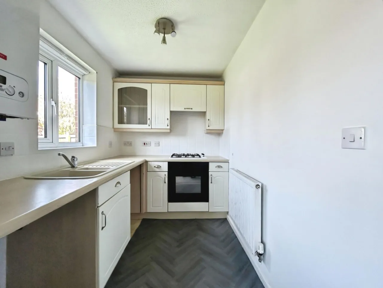 Lawnwood Drive, Goldthorpe, Rotherham, S63 9GD, photo 2