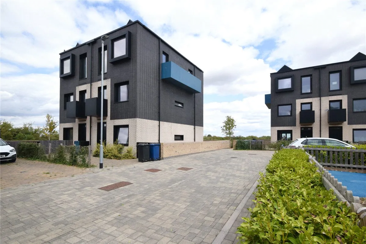 4 bed house to rent, Lockhart Way, Northstowe, CB24