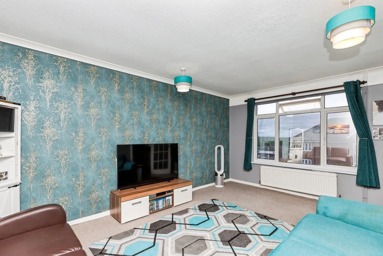 2 bed flat for sale, Downland Place, Crawley, RH11
