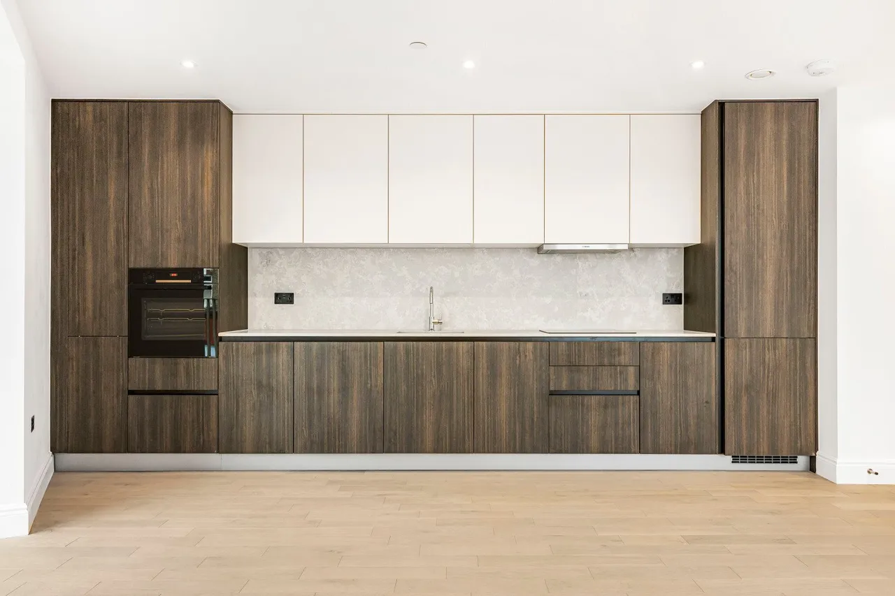 High Road, Leyton, E10, photo 3