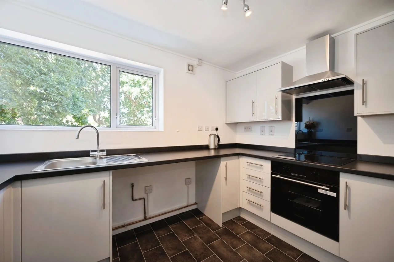 Westfield Avenue, Hayling Island, PO11, photo 4