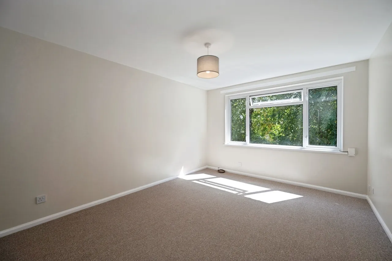 Westfield Avenue, Hayling Island, PO11, photo 3
