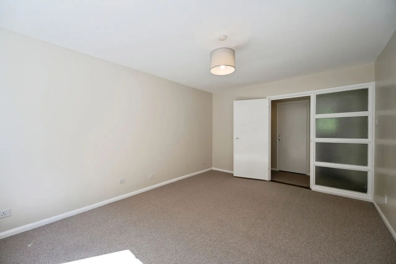 Westfield Avenue, Hayling Island, PO11, photo 2