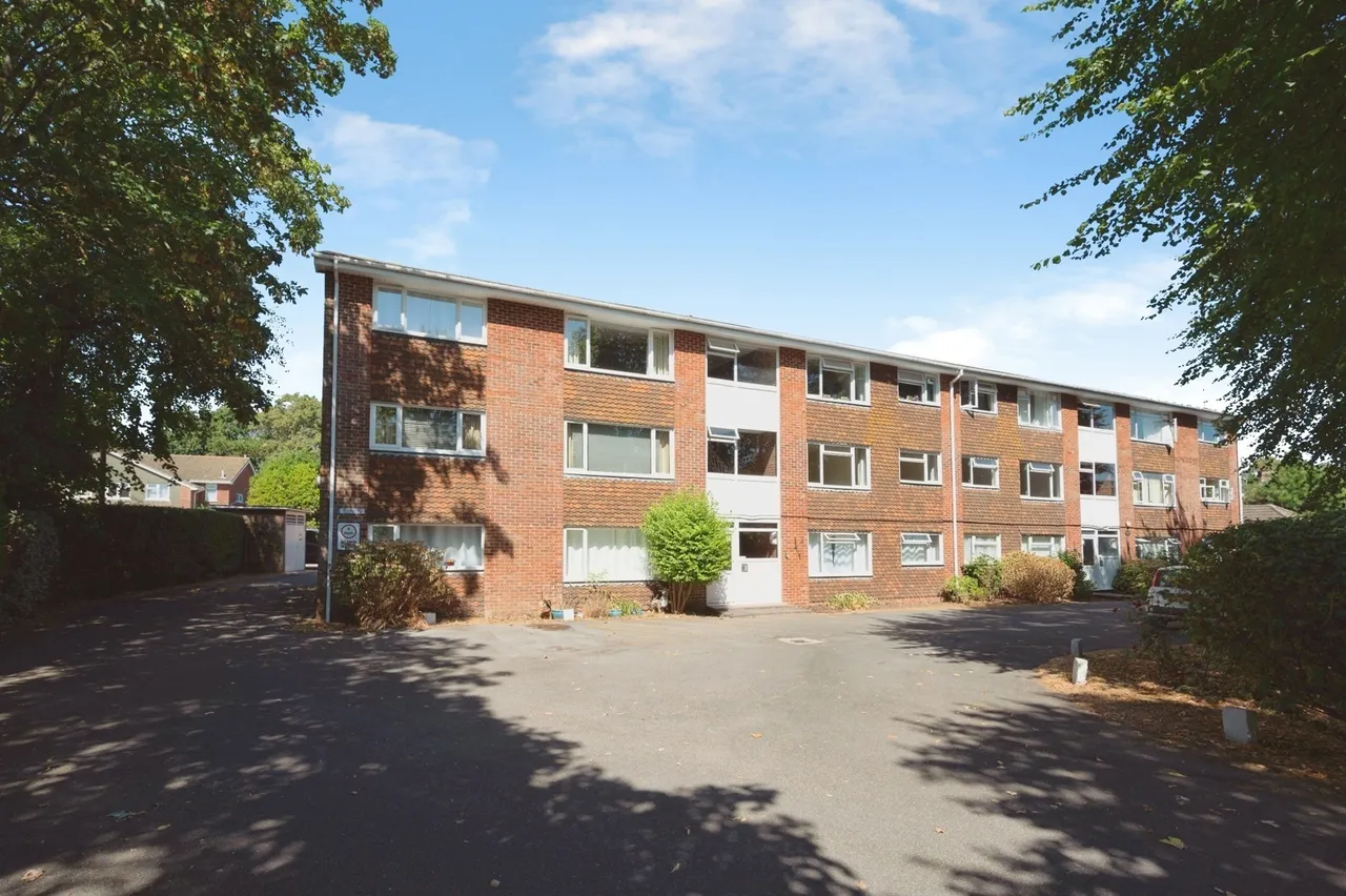 2 bed flat for sale, Westfield Avenue, Hayling Island, PO11