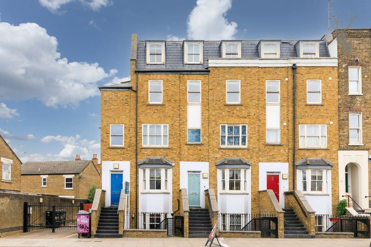 2 bed flat for sale, Grove Road, London, E3