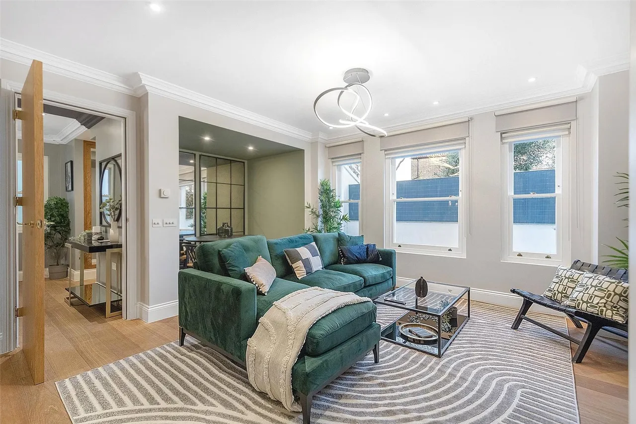 2 bed flat for sale, Greville Road, London