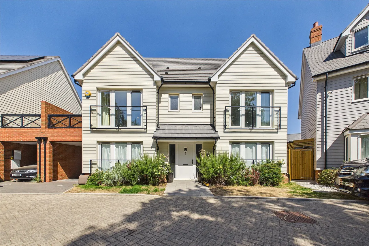 4 bed house for sale, Lakeview Lane, Mytchett, GU16