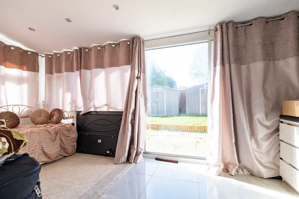 Sutherland Grove, Bletchley, MK3, photo 8