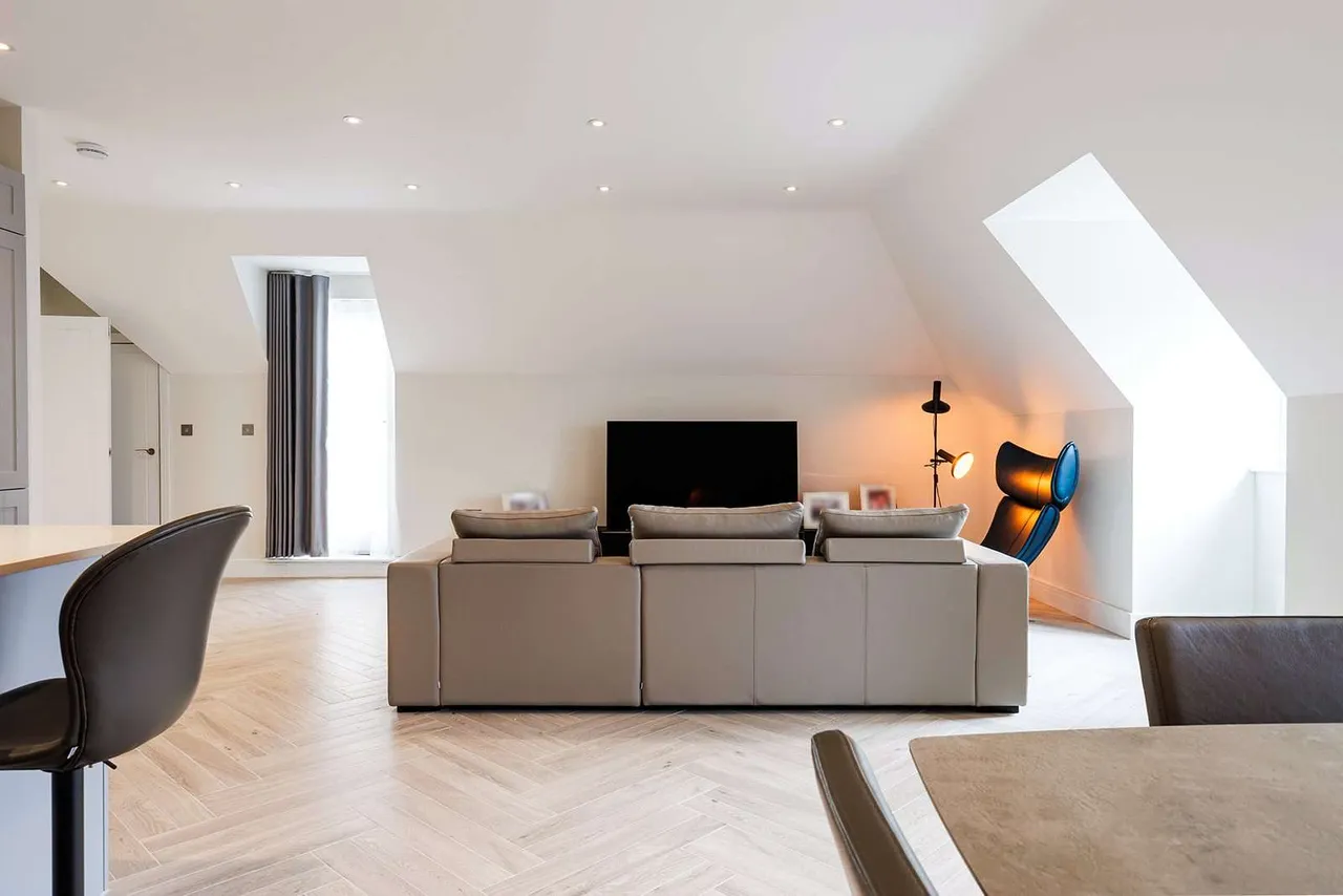 Epsom Road, Guildford, Surrey, GU1 2WL, photo 4