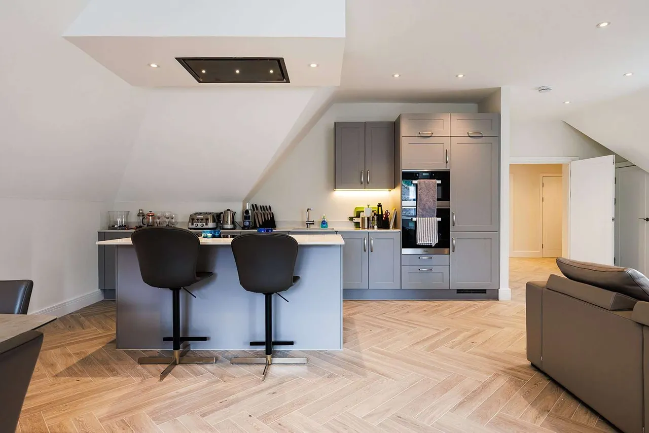 Epsom Road, Guildford, Surrey, GU1 2WL, photo 3
