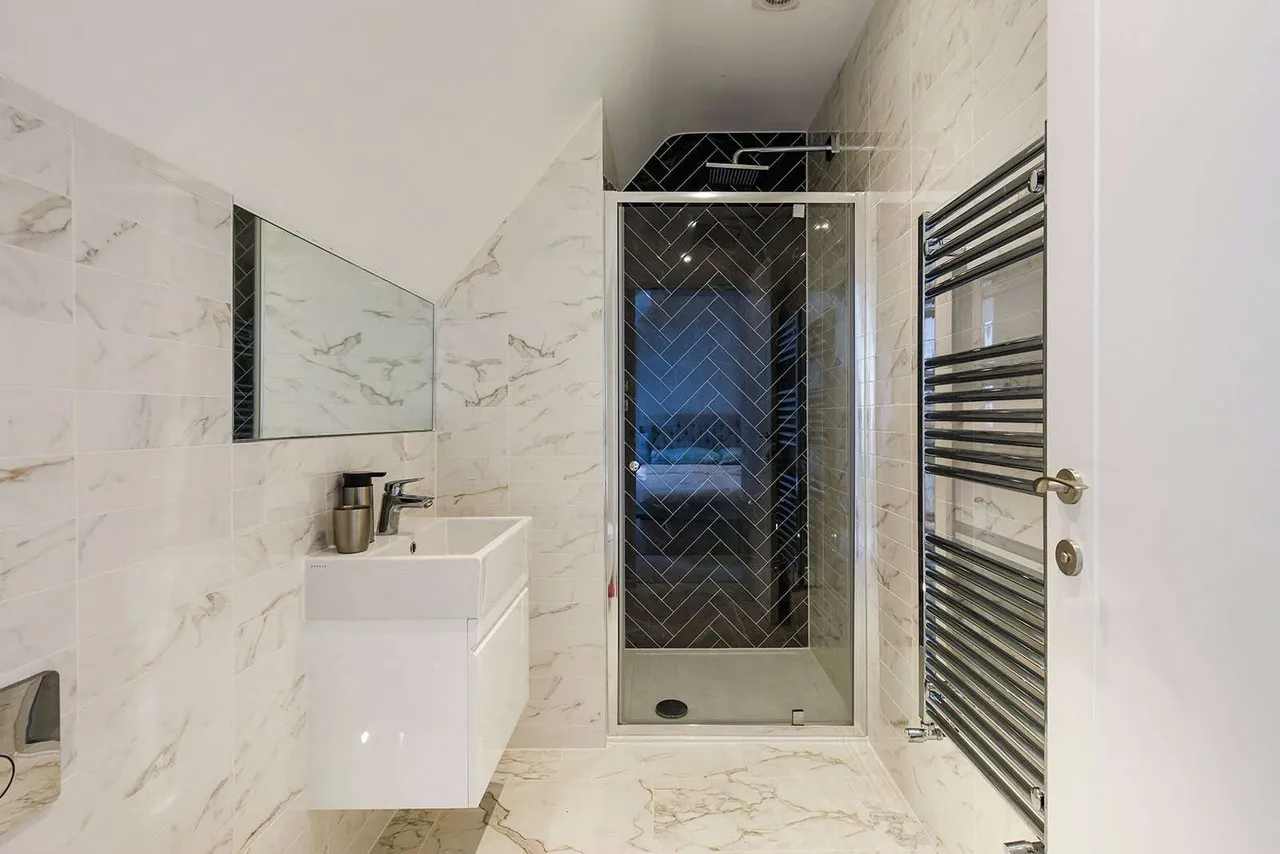 Epsom Road, Guildford, Surrey, GU1 2WL, photo 10
