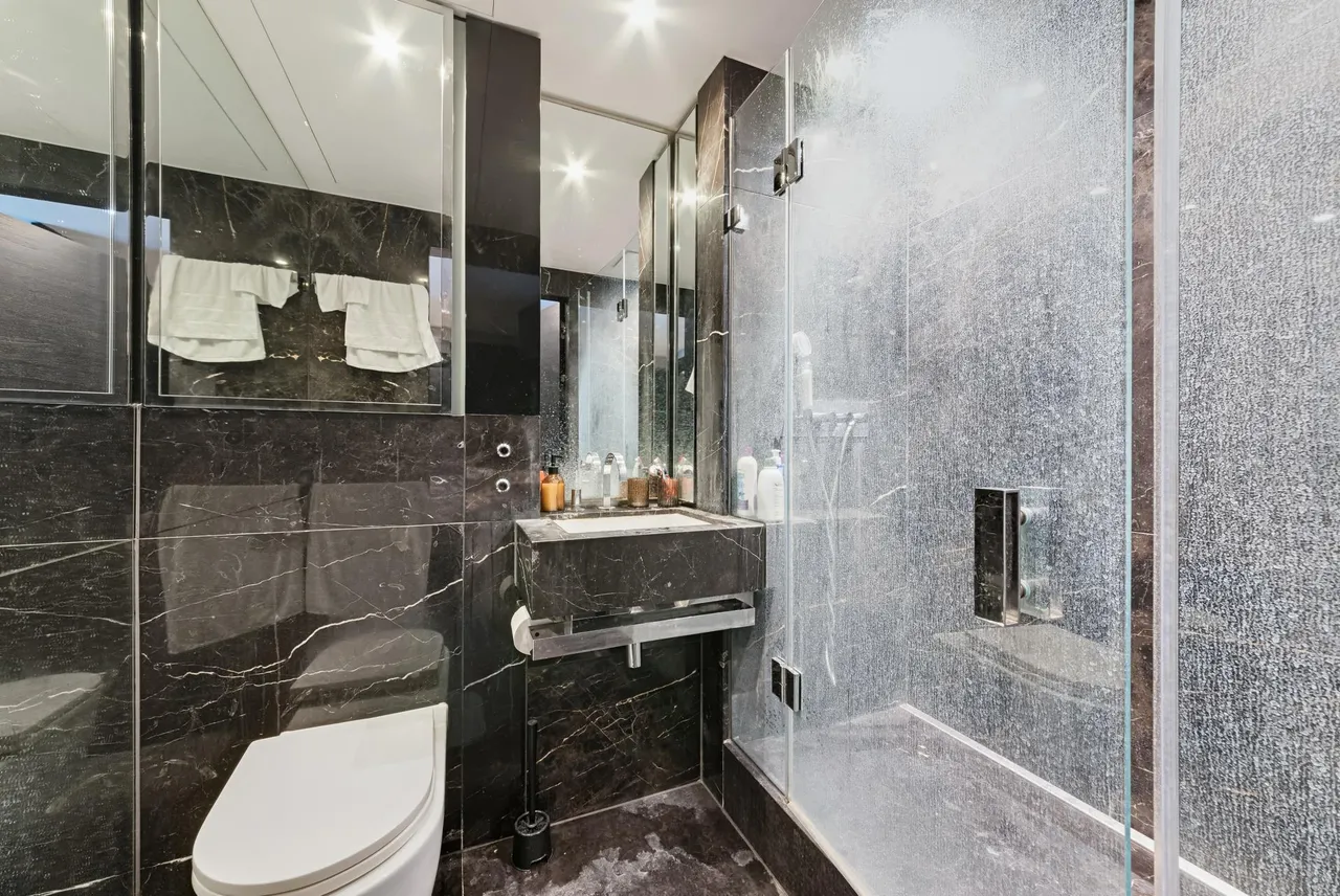 Pan Peninsula, West Tower, E14, photo 9