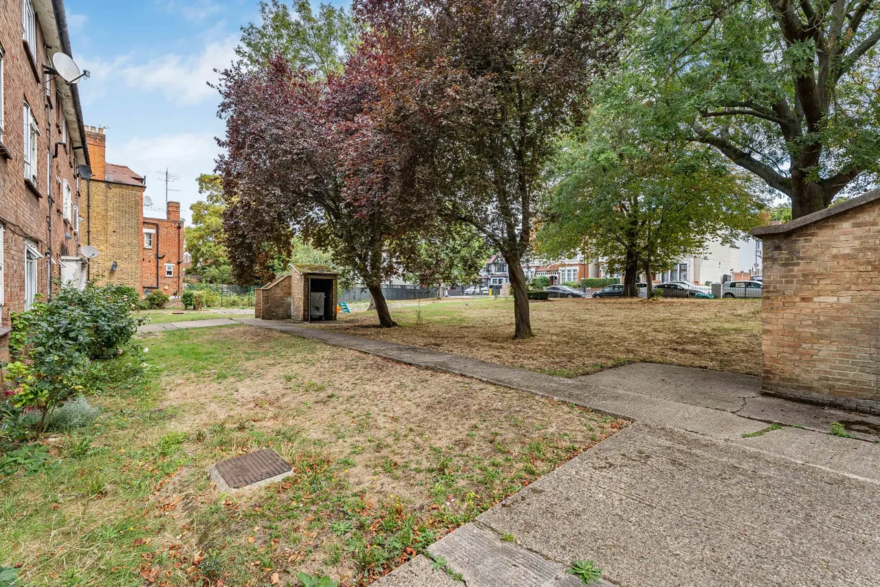 Hopton Road, London, SW16, photo 11