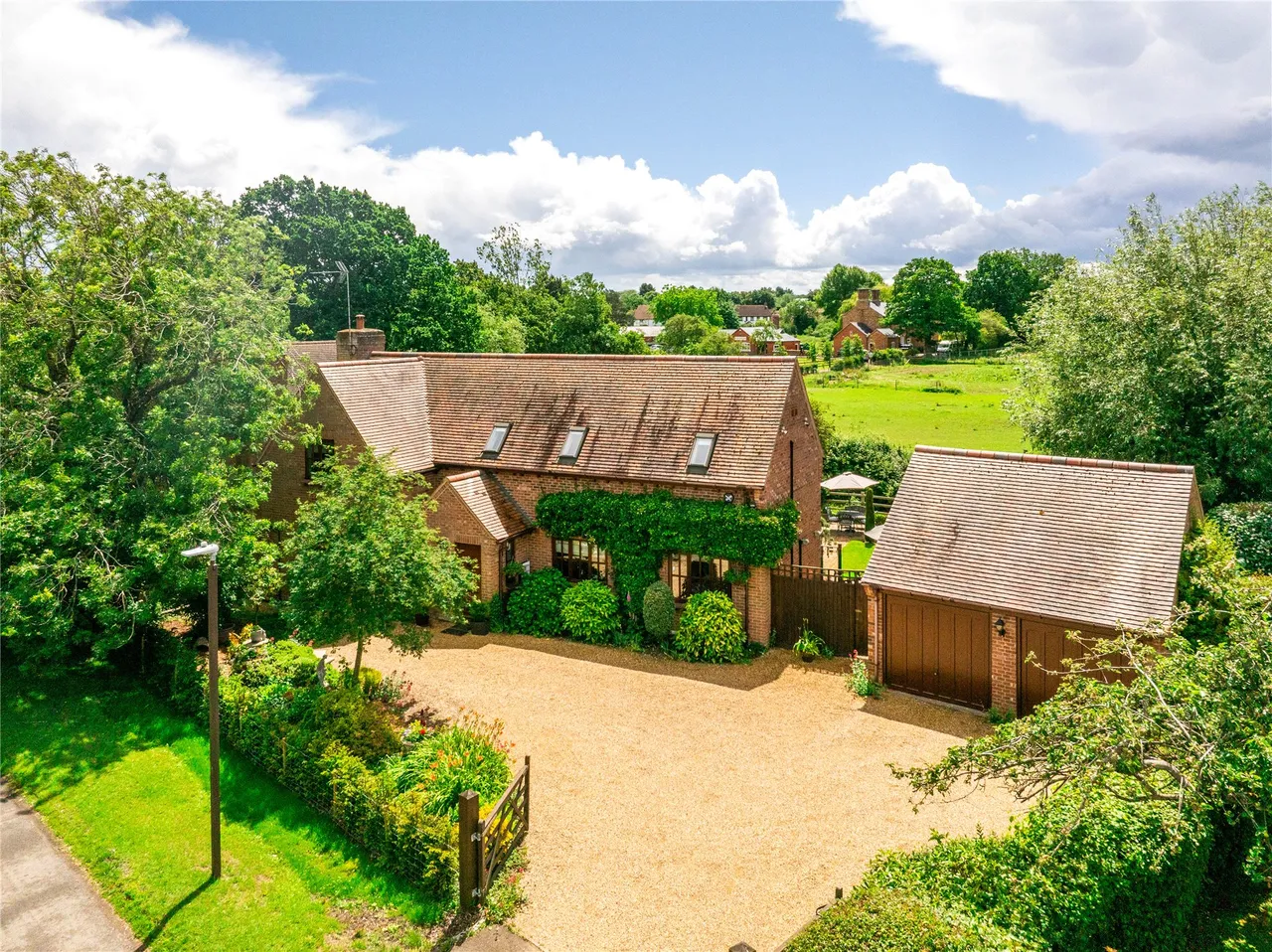 4 bed property for sale, Leys Road, Loughton, MK5