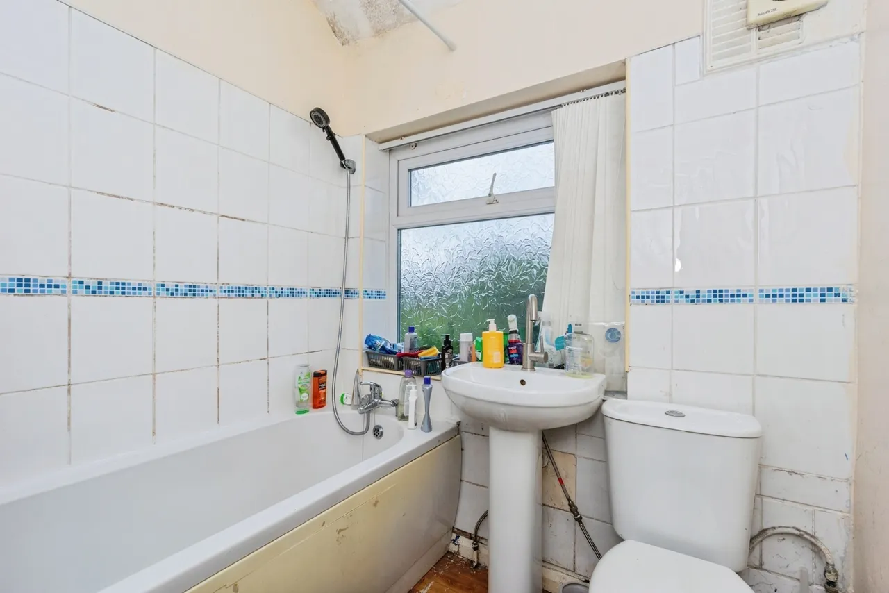 Neston Avenue, Sale, Greater Manchester, M33, photo 18