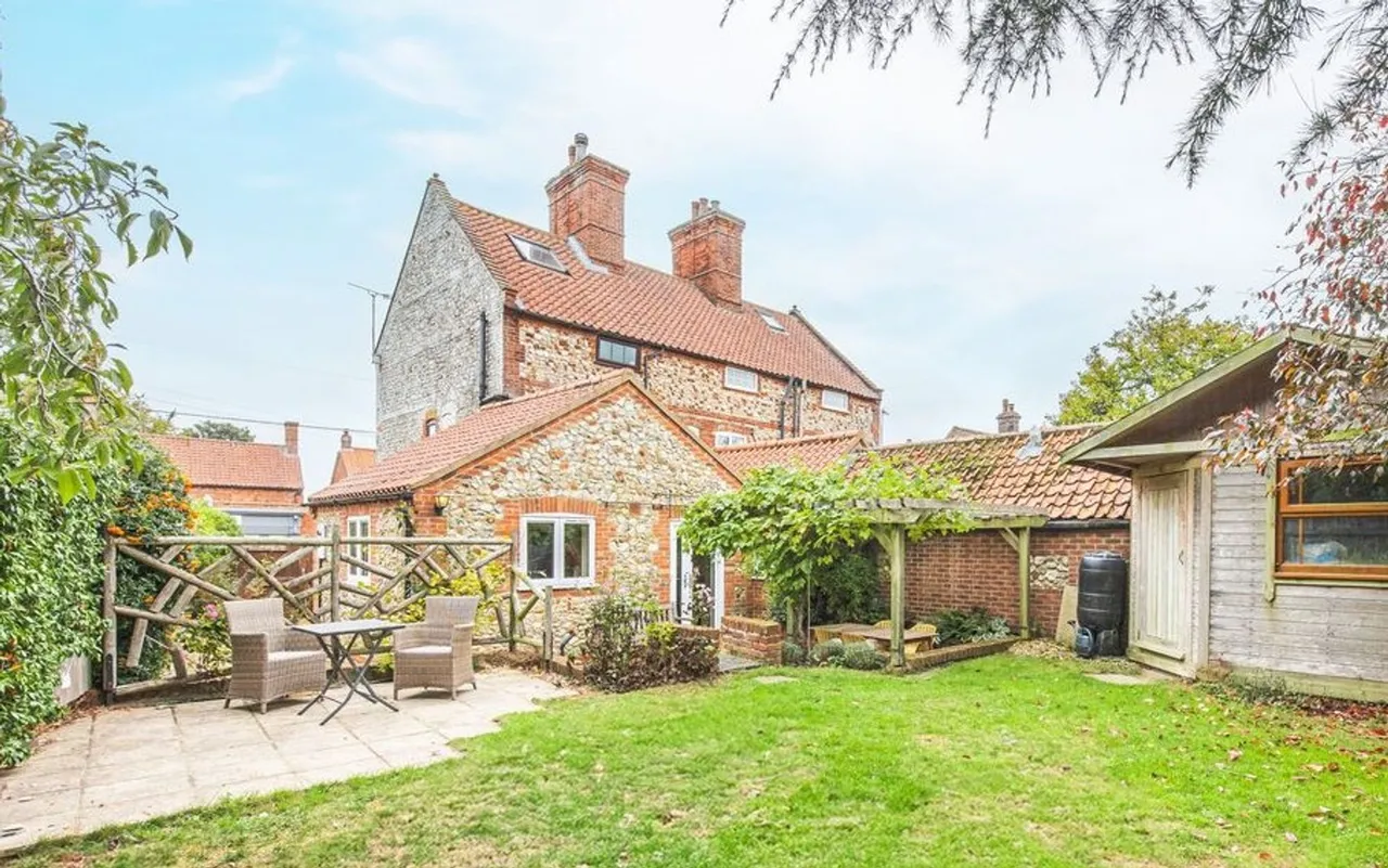 3 bed house for sale, Characterful Cottage in Docking