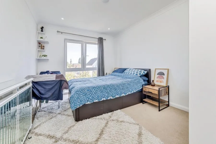 Canalside, Redhill, RH1, photo 6