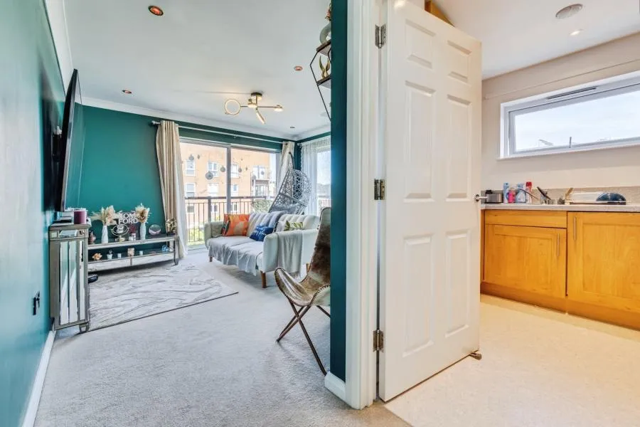 Canalside, Redhill, RH1, photo 8