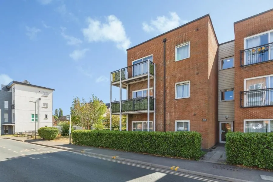 Canalside, Redhill, RH1, photo 12