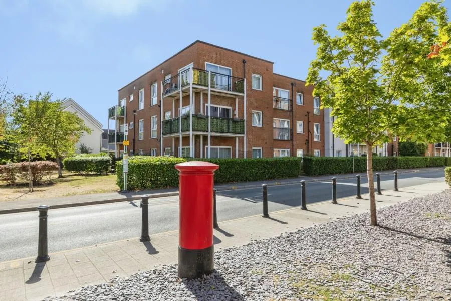 Canalside, Redhill, RH1, photo 13