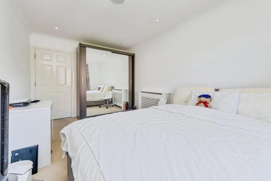 Canalside, Redhill, RH1, photo 10