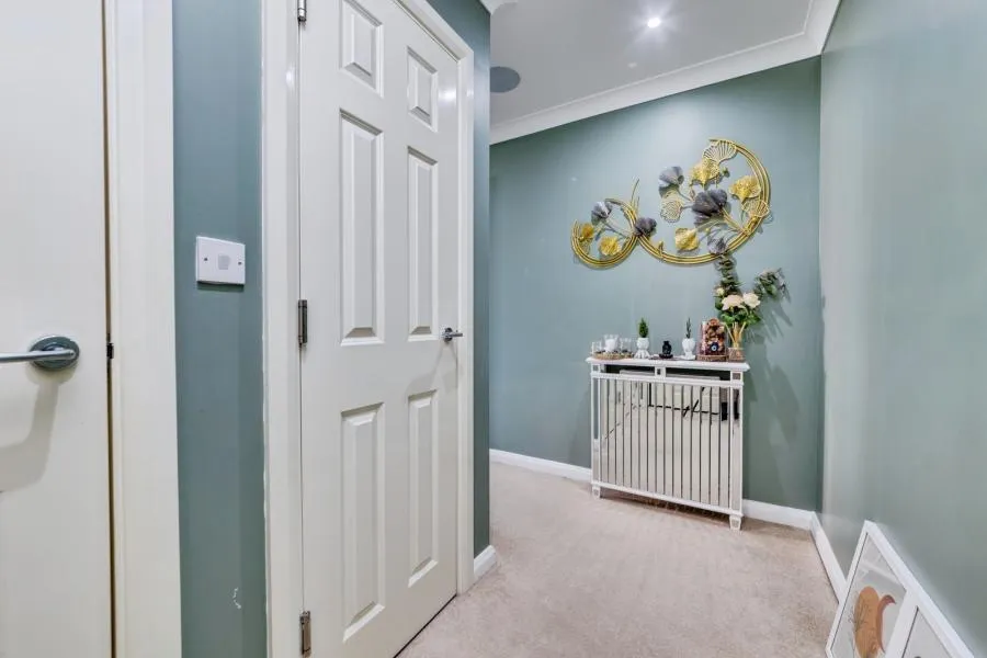 Canalside, Redhill, RH1, photo 7