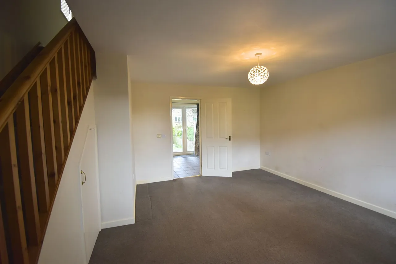 Reddish Avenue, High Peak, photo 2